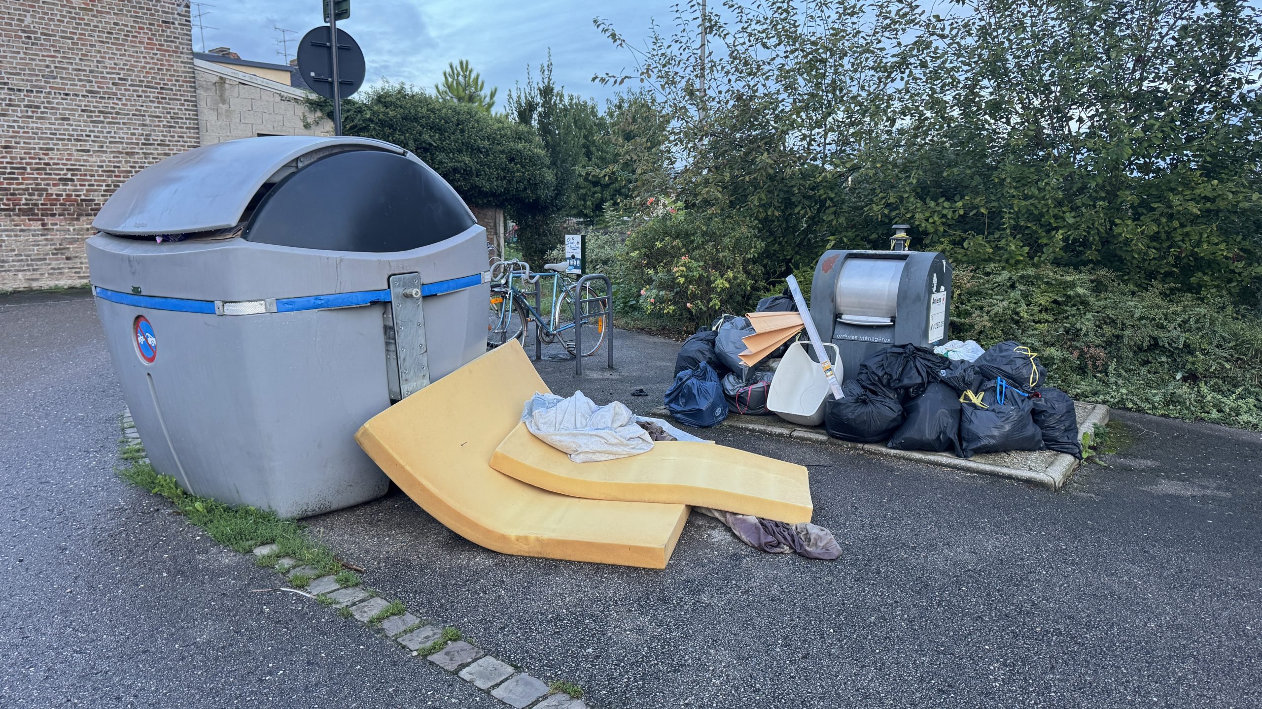 Lire la suite à propos de l’article Luttons ensemble contre les dépôts sauvages pour une ville plus propre et responsable