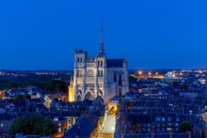 Lire la suite à propos de l’article Rendons sa lumière à la cathédrale d’Amiens : pour une mise en valeur nocturne de notre joyau gothique !
